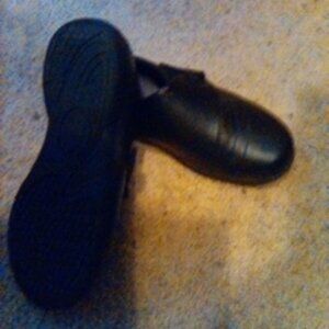 Nwot black leather cloudwalkers by avenue sz 7 slipon shoe